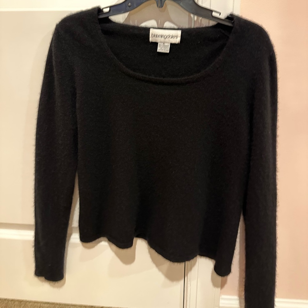 Black Bloomingdale's long sleeve top 100% cashmere